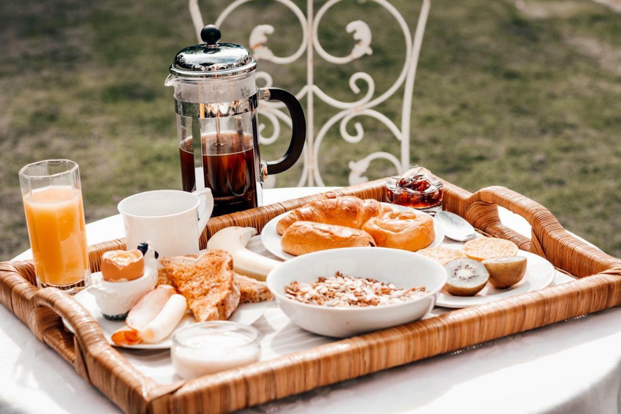 Bed and Breakfast Little Manor Челтнем Екстер'єр фото